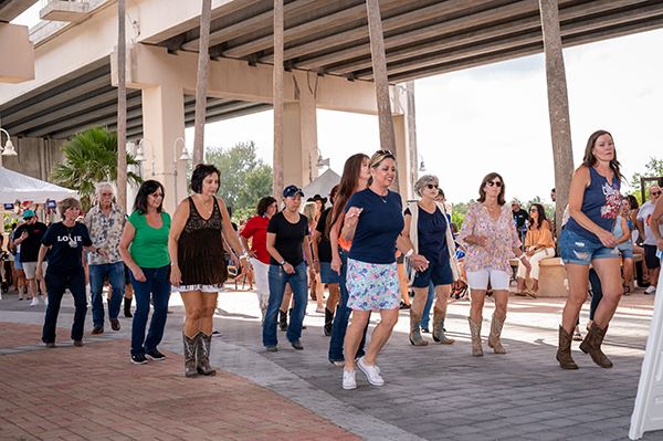 Hay Jupiter 2024 residents dancing