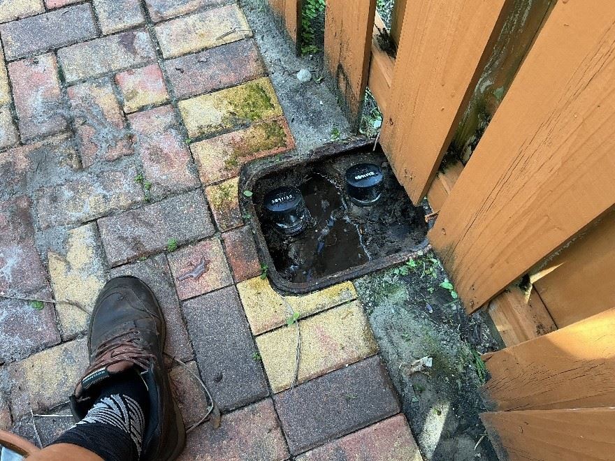 Example of Fencing Obstruction Within 3 Feet